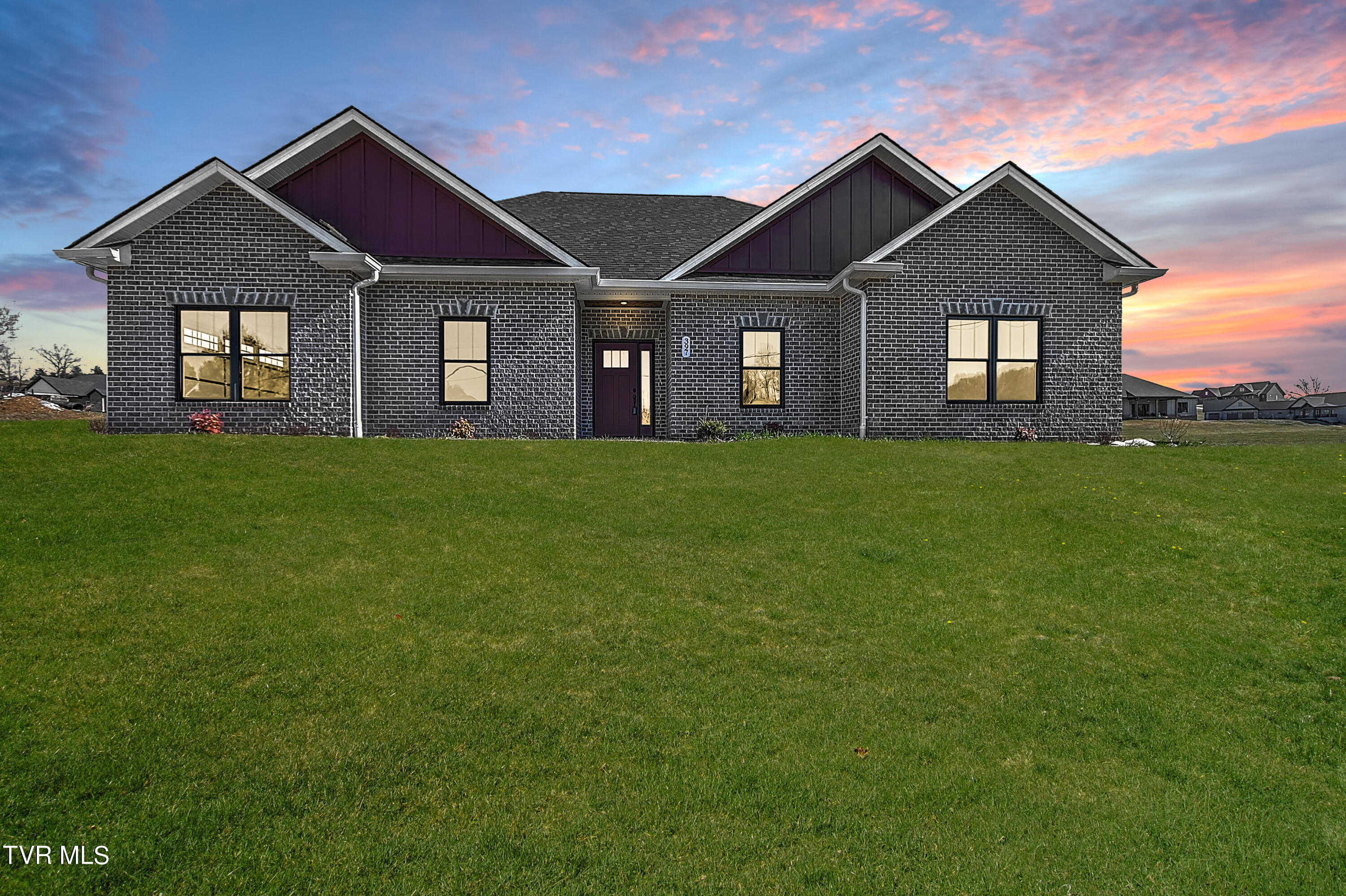 397 Dean Archer Road Jonesborough, TN 37659 - Photo 3 of 28 DSC_5826_27_28_29_30_31_32