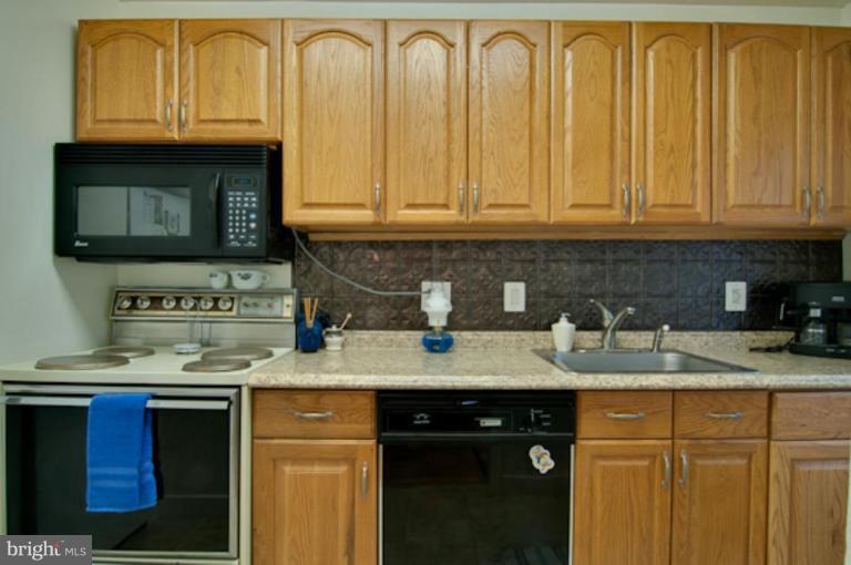 9 Research Road, Unit E Greenbelt, MD 20770 - Photo 5 of 27 Kitchen