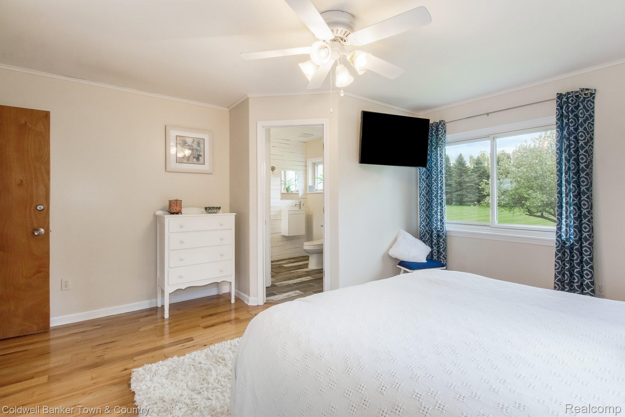 2074 Crooked Lake Road Howell, MI 48843 - Photo 13 of 31 3.jpg