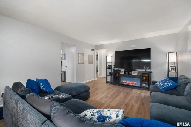 $159,000 | 1411-1413 East Tripp Avenue, Unit 2, Peoria, IL 61603