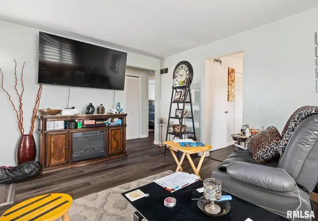 $159,000 | 1411-1413 East Tripp Avenue, Unit 2, Peoria, IL 61603