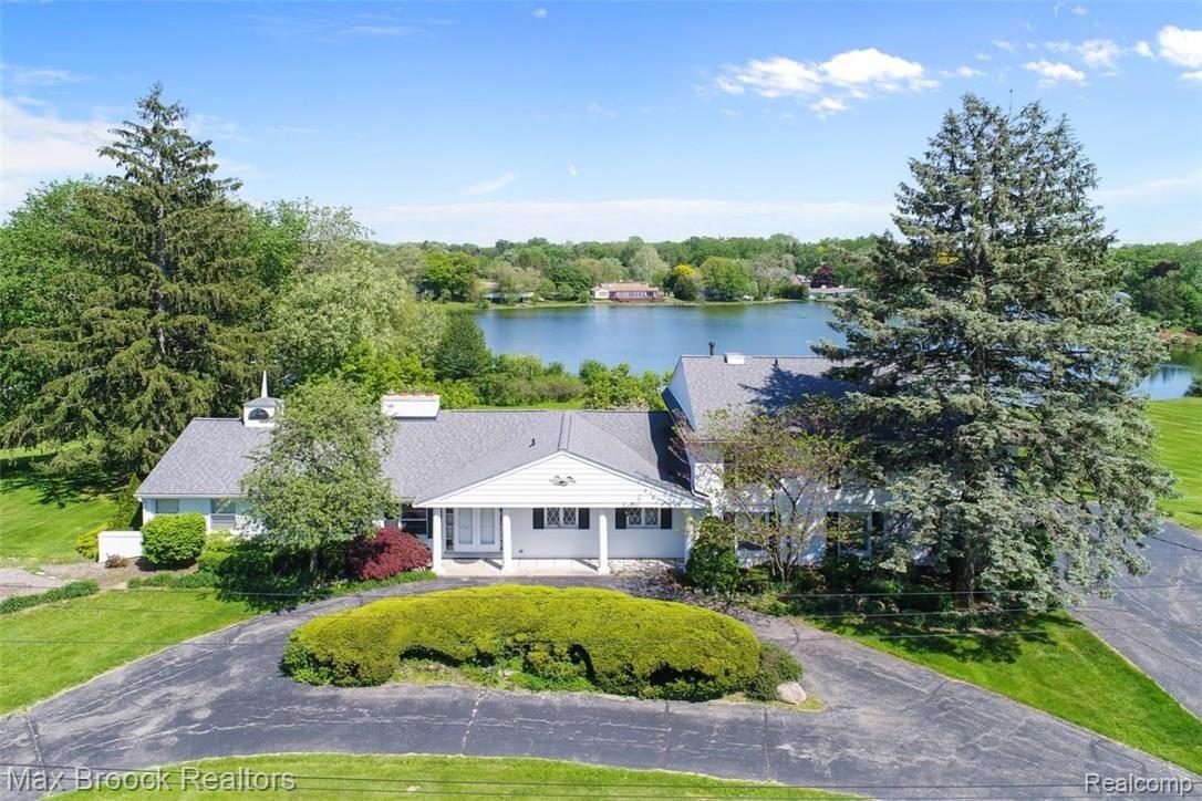 6765 Meadowlake Road Bloomfield Hills, MI 48301 - Photo 1 of 29 DJI_0106.jpg