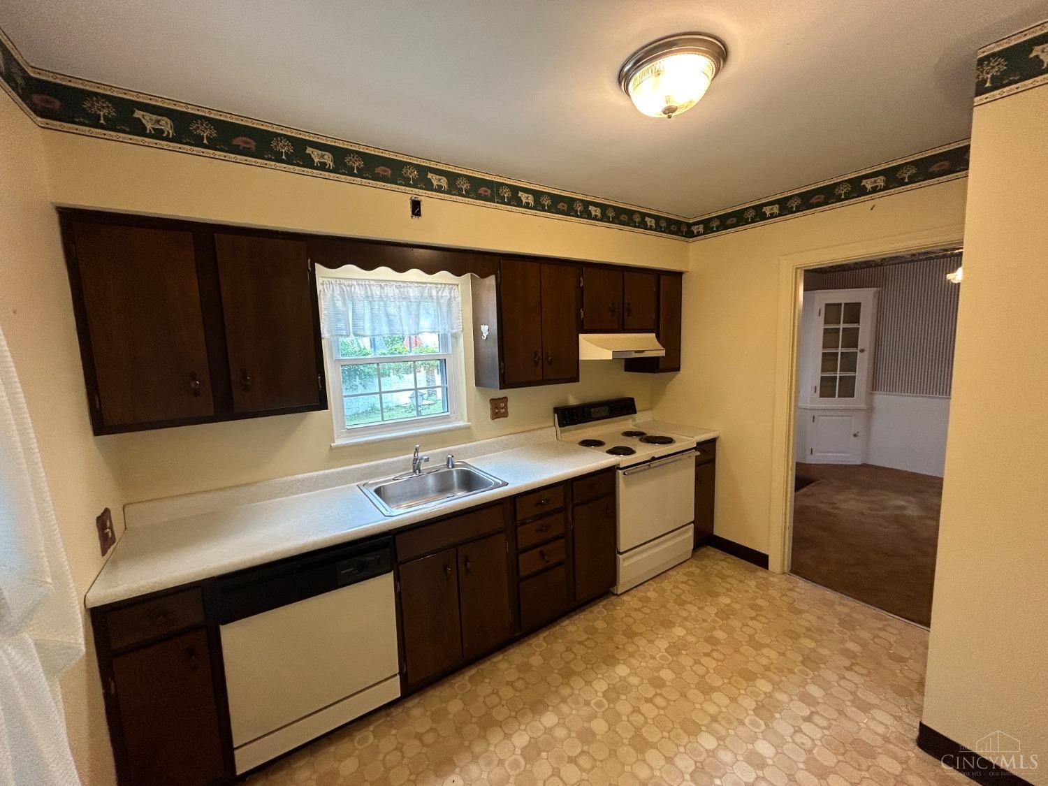 7829 Plainfield Road Cincinnati, OH 45236 - Photo 7 of 24