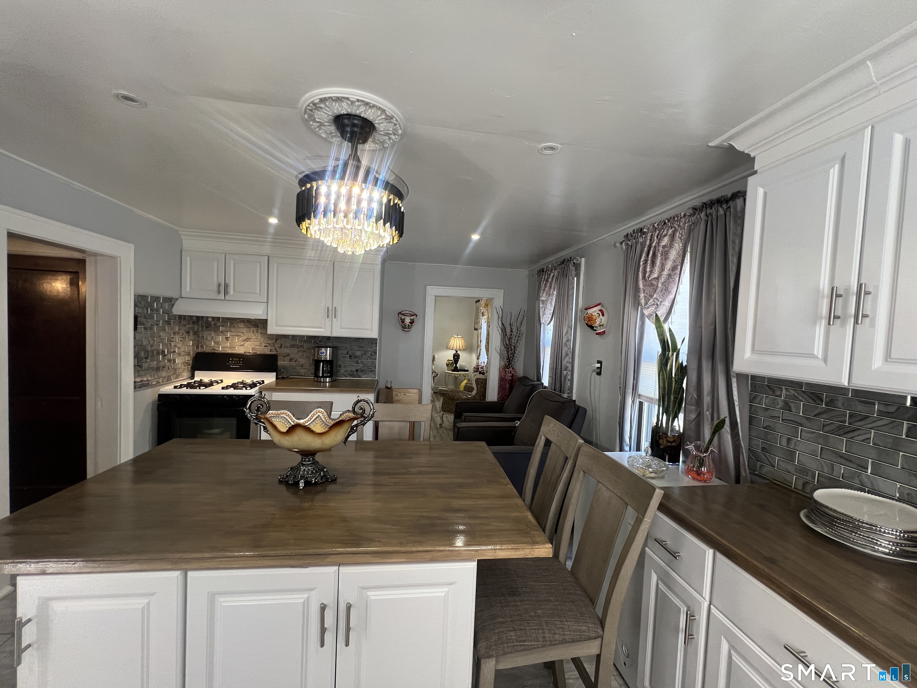 755 Congress Avenue Waterbury, CT 06708 - Photo 6 of 36