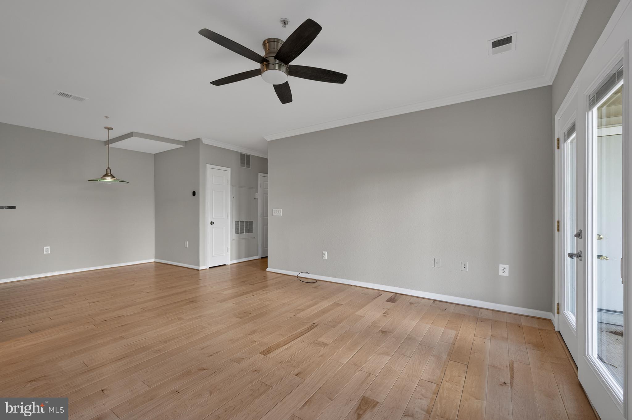 13048 Cabin Creek Road, Unit 13048 Herndon, VA 20171 - Photo 15 of 54 LIVING ROOM 5
