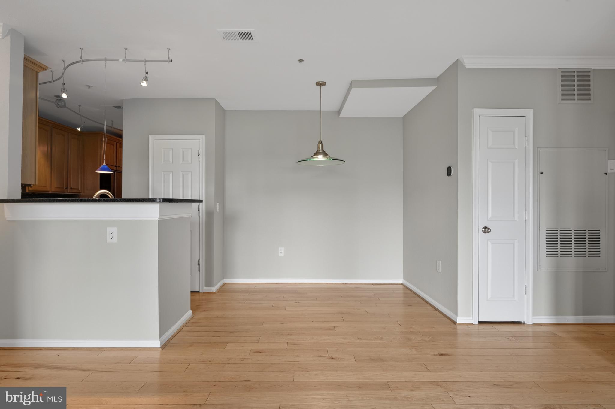 13048 Cabin Creek Road, Unit 13048 Herndon, VA 20171 - Photo 19 of 54 DINING AREA 1