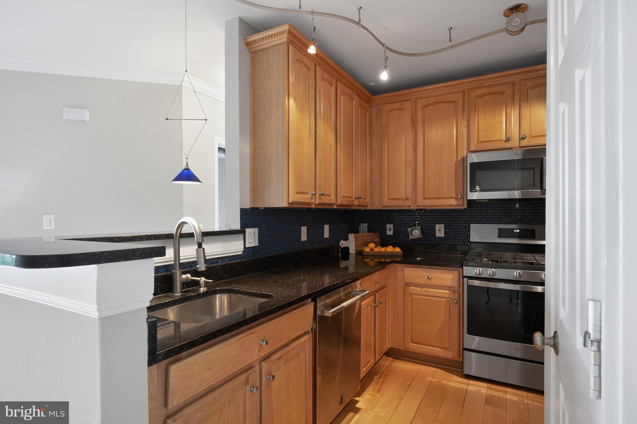 13048 Cabin Creek Road, Unit 13048 Herndon, VA 20171 - Photo 22 of 54 KITCHEN 1