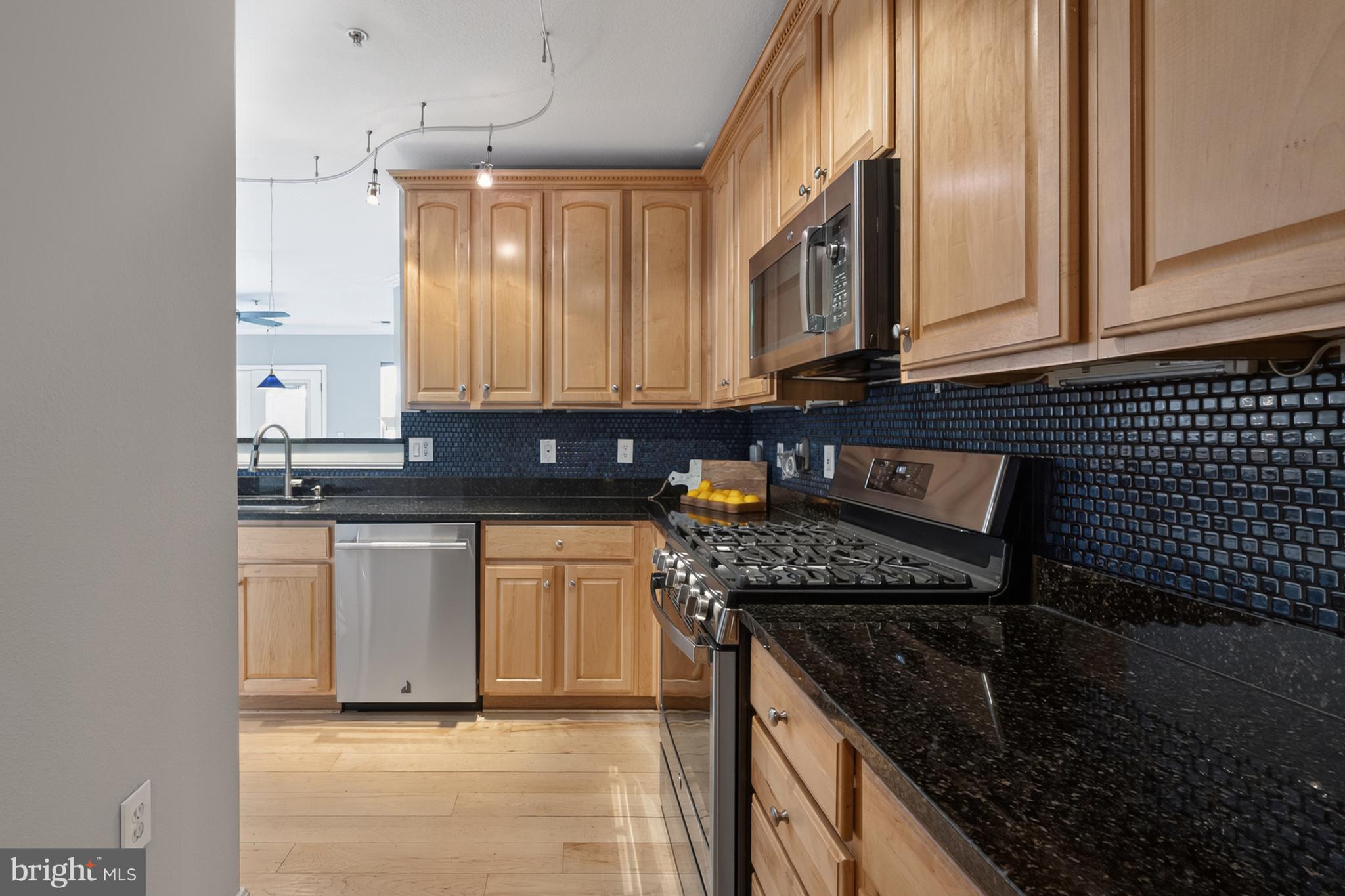 13048 Cabin Creek Road, Unit 13048 Herndon, VA 20171 - Photo 24 of 54 KITCHEN 3