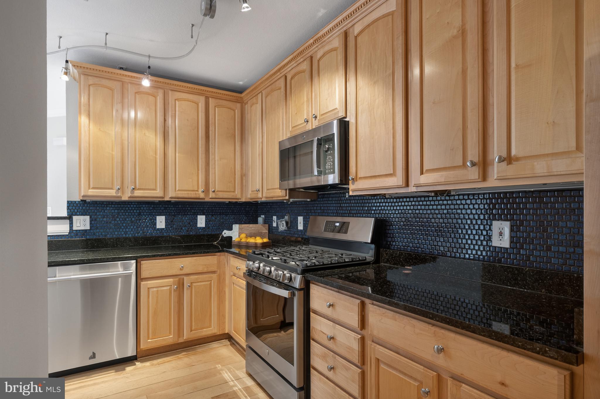 13048 Cabin Creek Road, Unit 13048 Herndon, VA 20171 - Photo 25 of 54 KITCHEN 4