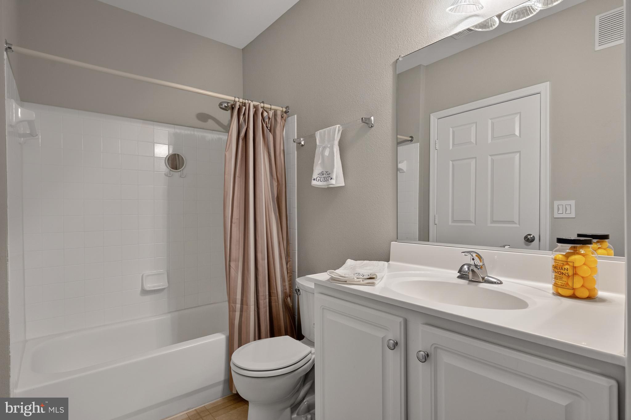 13048 Cabin Creek Road, Unit 13048 Herndon, VA 20171 - Photo 37 of 54 SECOND FULL BATH (B)