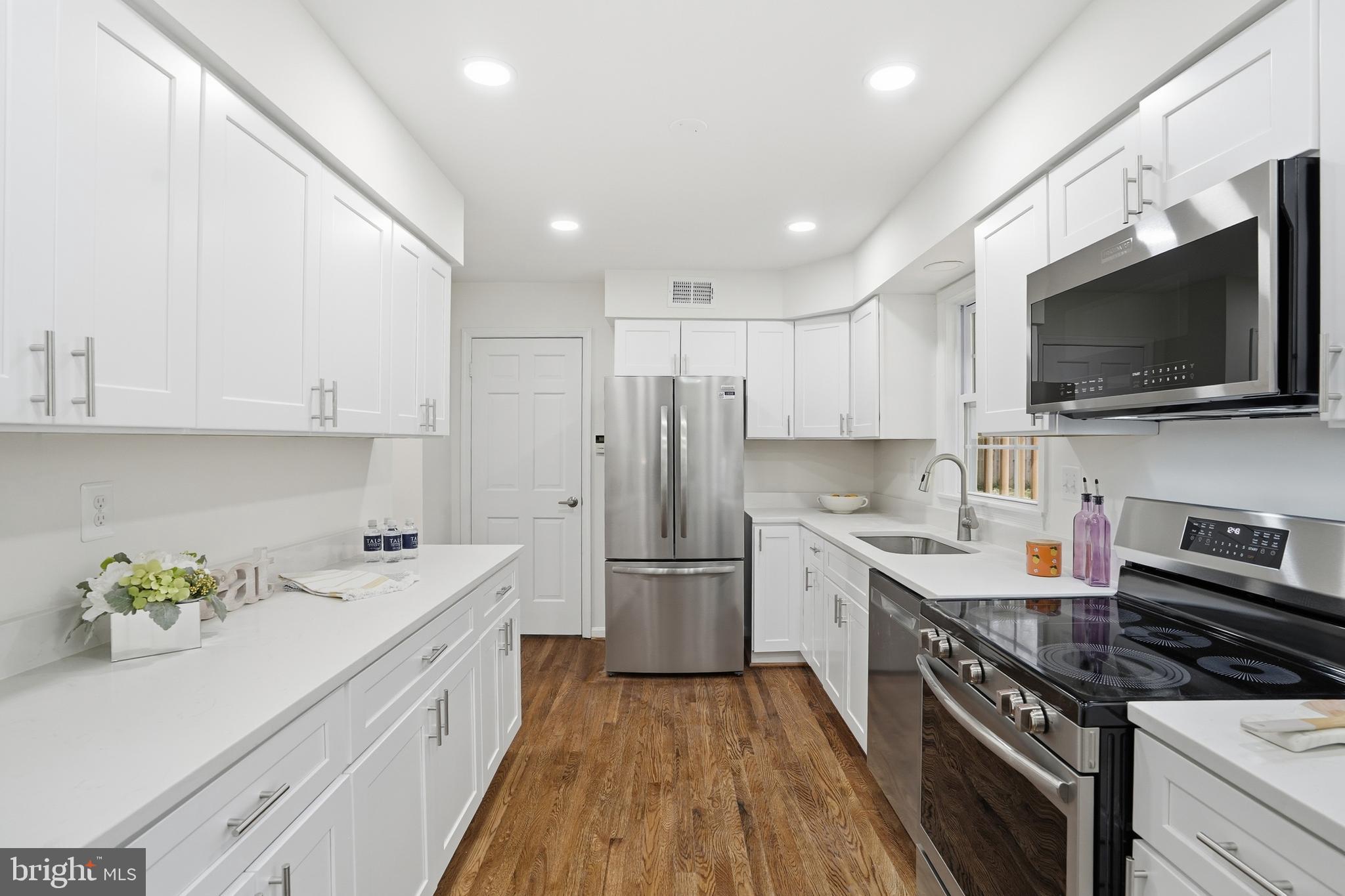 1002 Kimberwicke Road McLean, VA 22102 - Photo 9 of 64