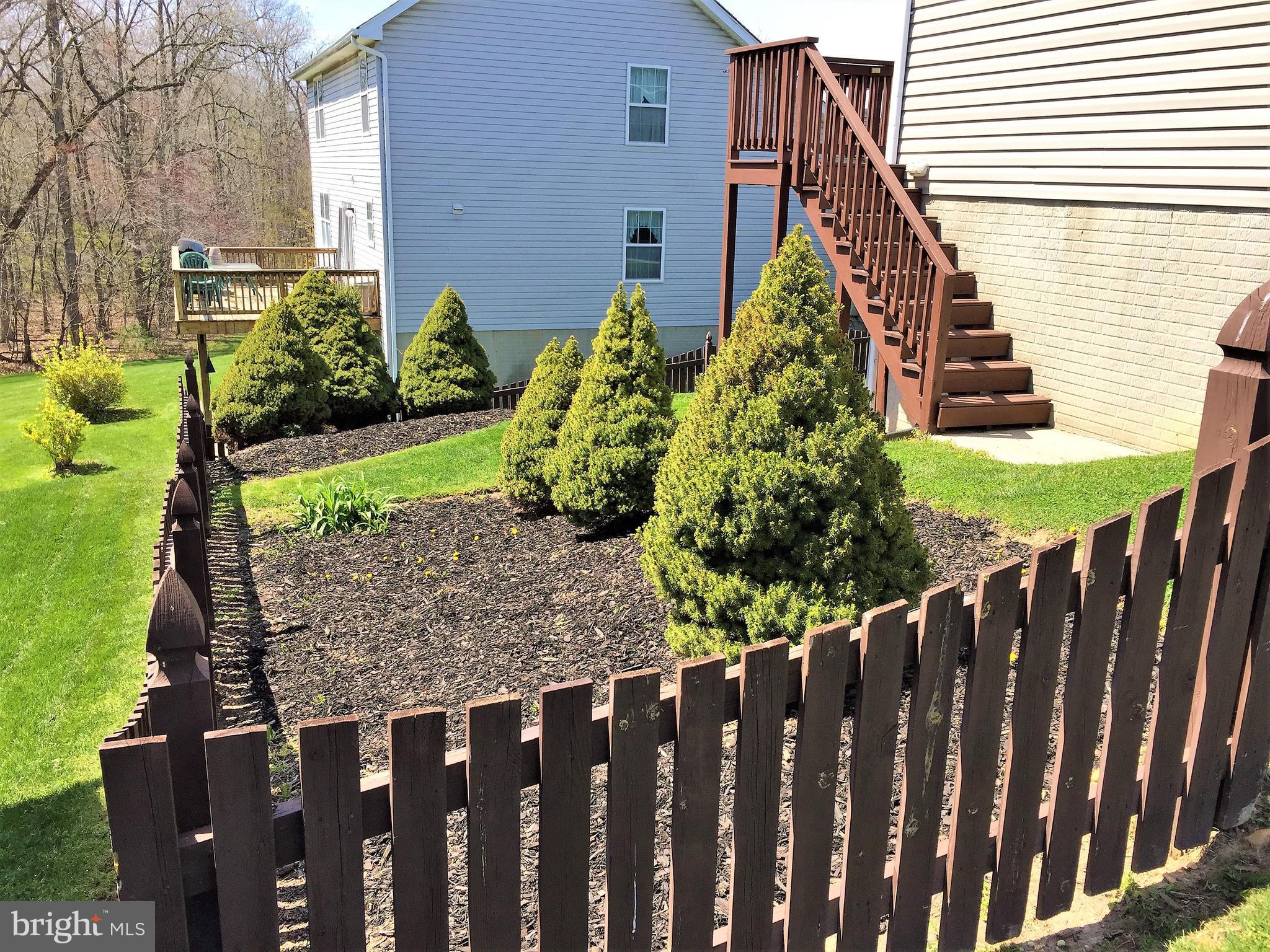 11406 Smiloff Road White Marsh, MD 21162 - Photo 27 of 30 Side Yard)
