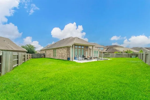 a view of a house with a backyard