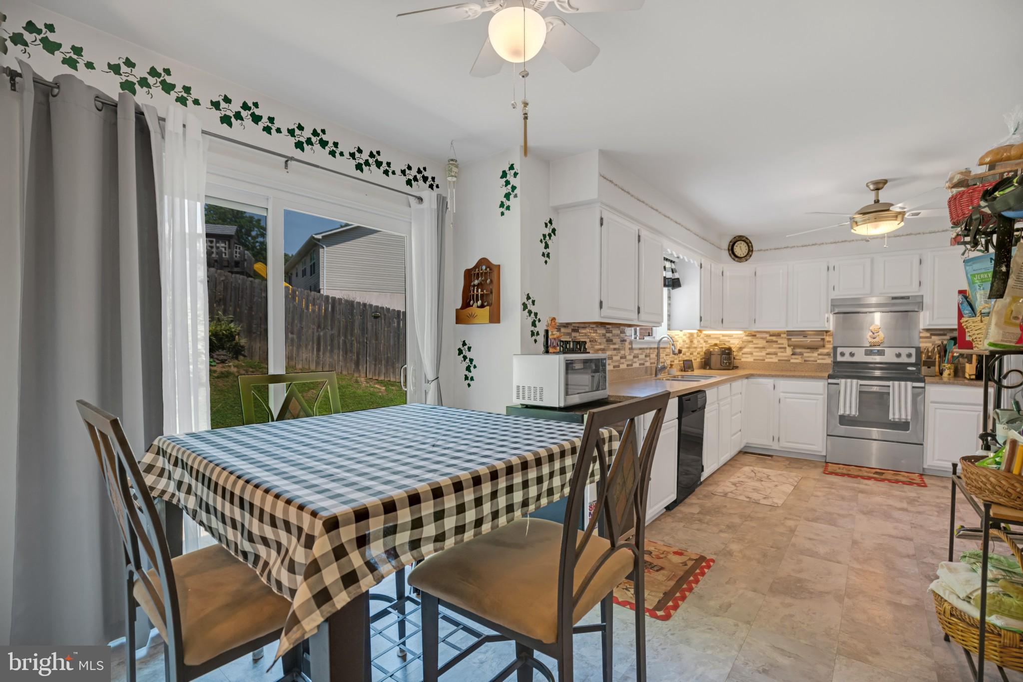 347 Rachaels Way Prince Frederick, MD 20678 - Photo 11 of 30 Kitchen dining space