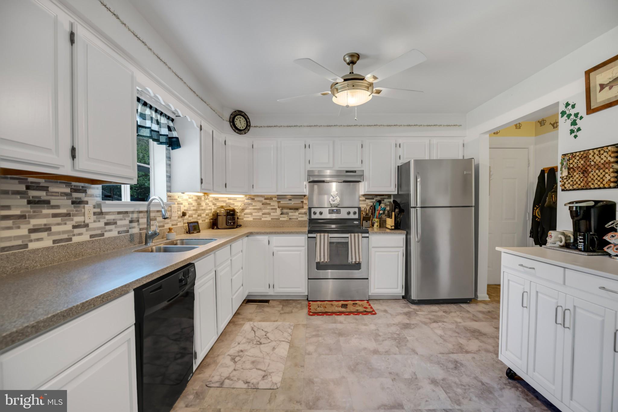 347 Rachaels Way Prince Frederick, MD 20678 - Photo 9 of 30 Newly renovated kitchen