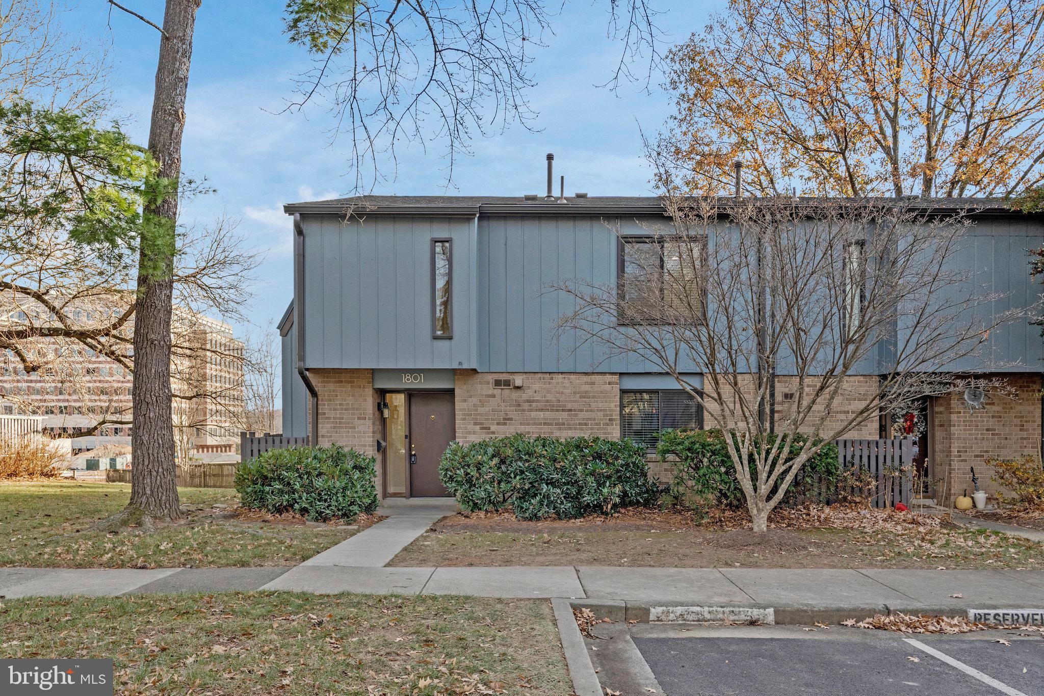 1801 Ivy Oak Square, Unit 65 Reston, VA 20190 - Photo 5 of 43 a view of a house with a garden