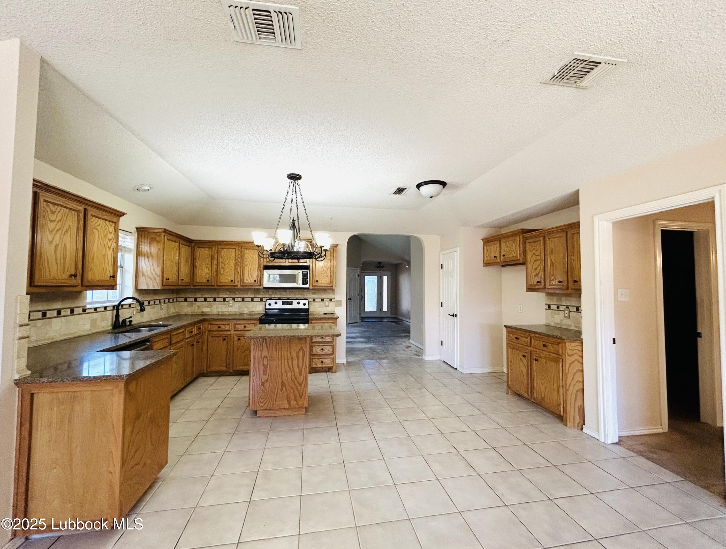 2907 106th Street Lubbock, TX 79423 - Photo 3 of 15 IMG_4718