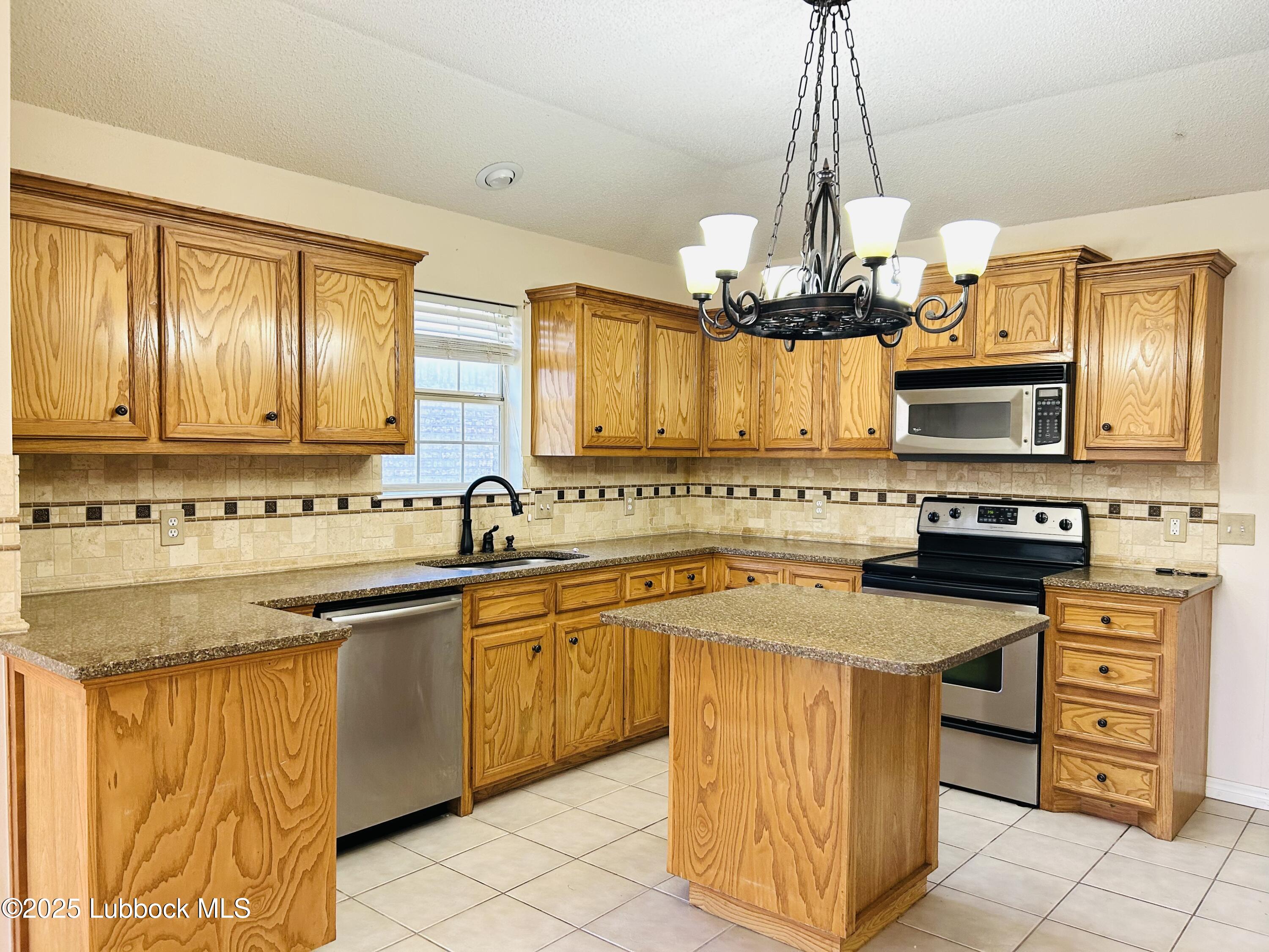 2907 106th Street Lubbock, TX 79423 - Photo 4 of 15 IMG_4716