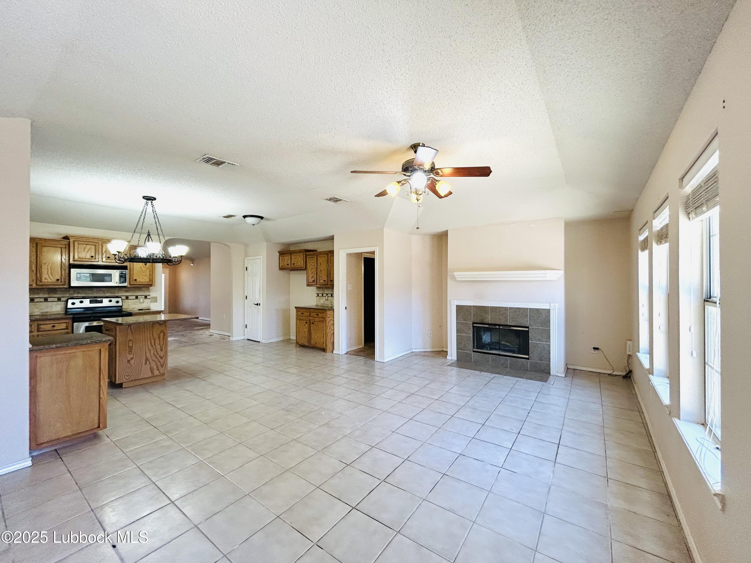 2907 106th Street Lubbock, TX 79423 - Photo 5 of 15 IMG_4704