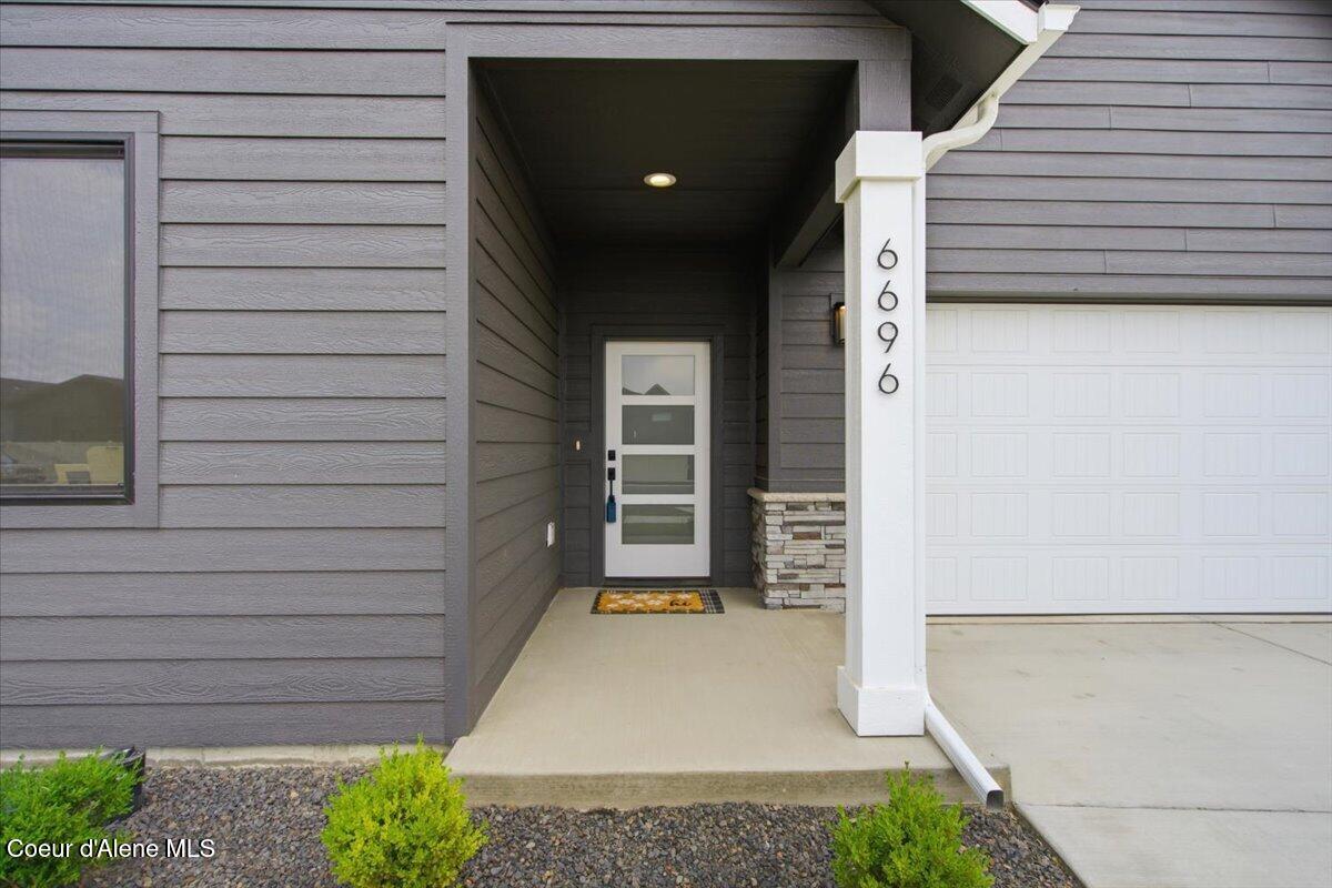 6696 West Portrush Drive Rathdrum, ID 83858 - Photo 6 of 50 Front Entrance