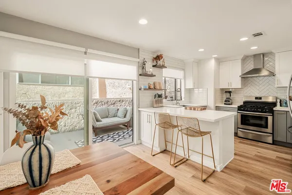 $1,290,000 | 922 Lincoln Boulevard, Unit 2, Santa Monica, CA 90403