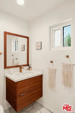 $1,395,000 | 922 Lincoln Boulevard, Unit 2, Santa Monica, CA 90403