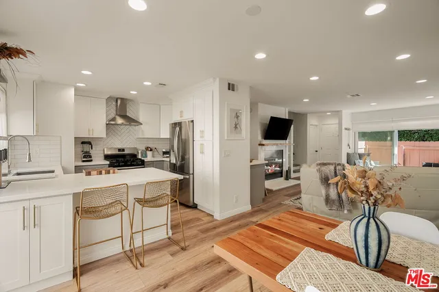 $1,395,000 | 922 Lincoln Boulevard, Unit 2, Santa Monica, CA 90403