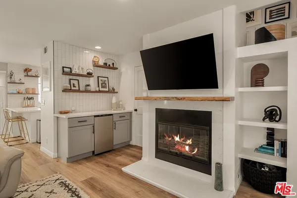 $1,290,000 | 922 Lincoln Boulevard, Unit 2, Santa Monica, CA 90403