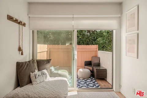 $1,395,000 | 922 Lincoln Boulevard, Unit 2, Santa Monica, CA 90403