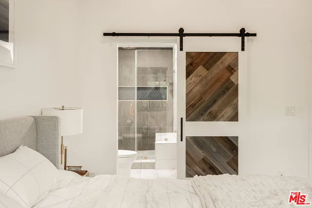 $1,395,000 | 922 Lincoln Boulevard, Unit 2, Santa Monica, CA 90403