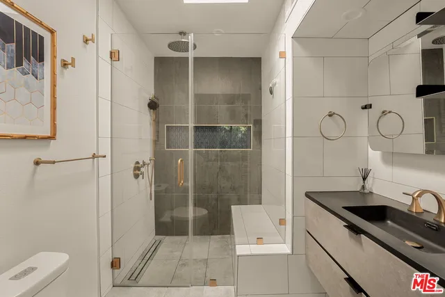 $1,395,000 | 922 Lincoln Boulevard, Unit 2, Santa Monica, CA 90403