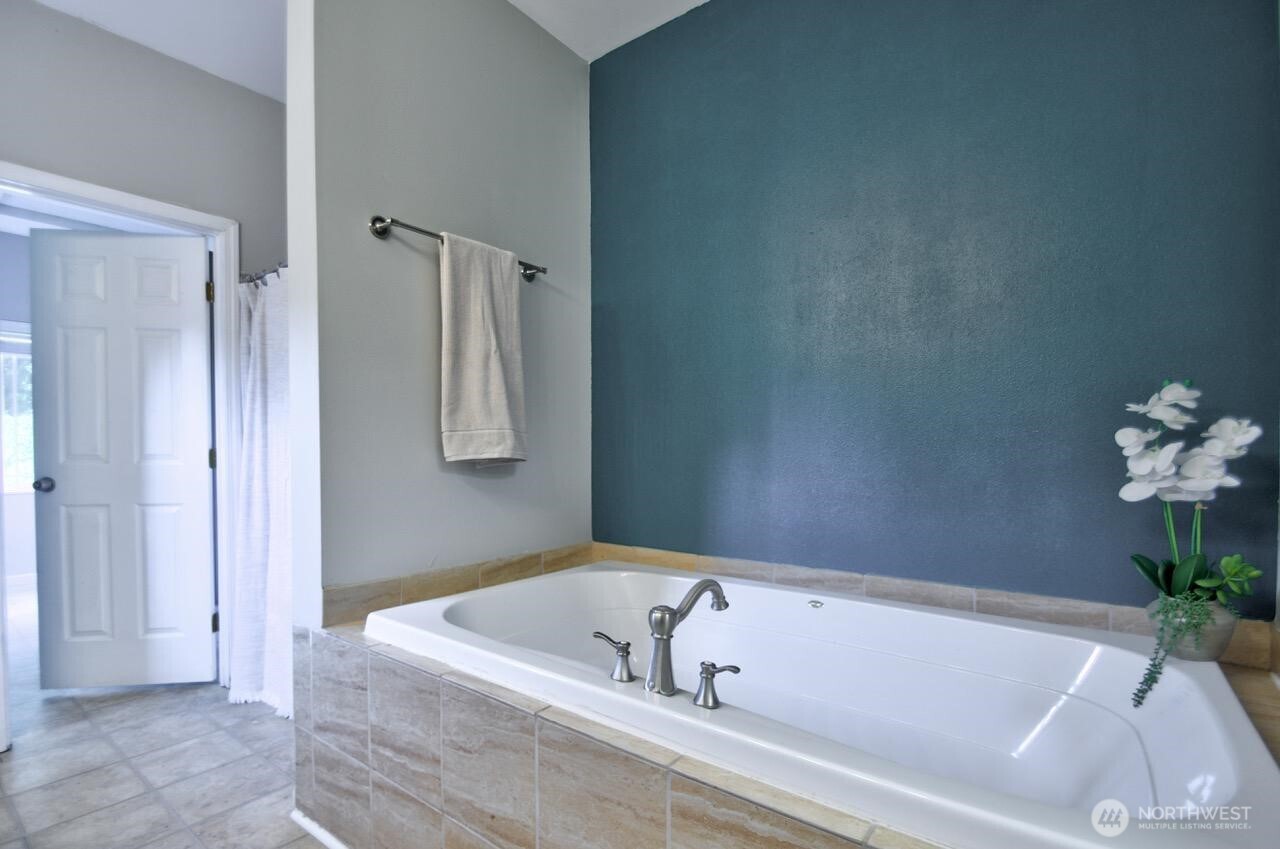 12515 Hubbard Road Southeast Rainier, WA 98576 - Photo 12 of 24 Gallery Image 12
