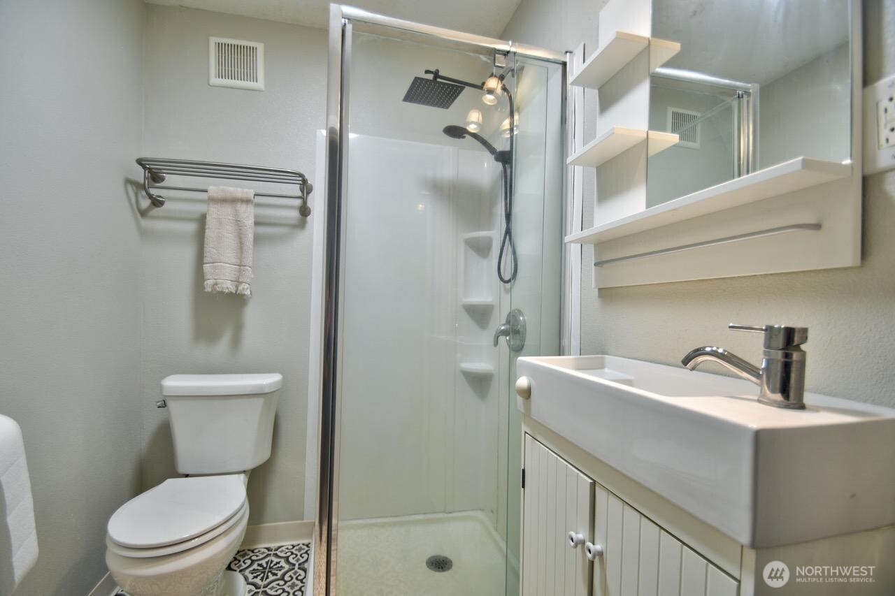 12515 Hubbard Road Southeast Rainier, WA 98576 - Photo 16 of 24 Gallery Image 16