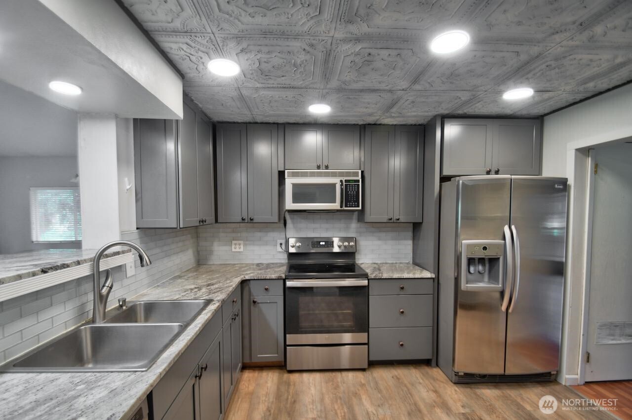 12515 Hubbard Road Southeast Rainier, WA 98576 - Photo 6 of 24 Gallery Image 6