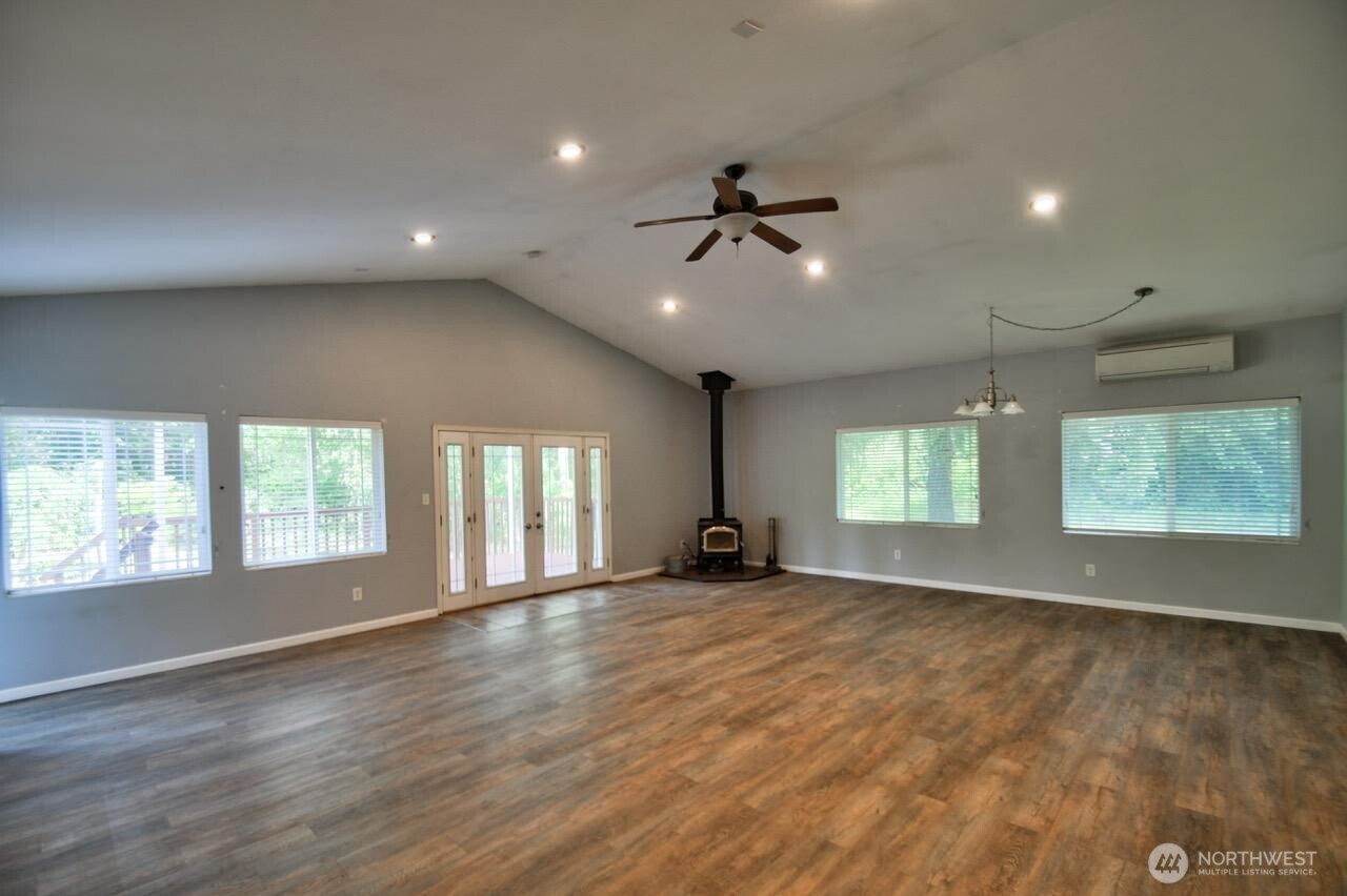 12515 Hubbard Road Southeast Rainier, WA 98576 - Photo 9 of 24 Gallery Image 9