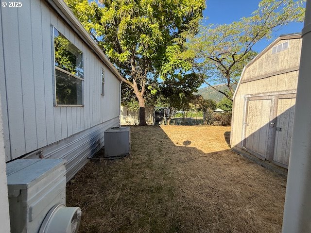 903 Cook Street Myrtle Creek, OR 97457 - Photo 19 of 20 a view of a back yard of the house