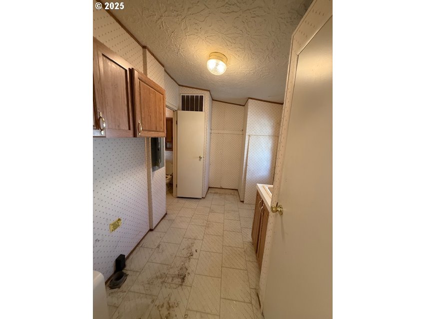 903 Cook Street Myrtle Creek, OR 97457 - Photo 8 of 20