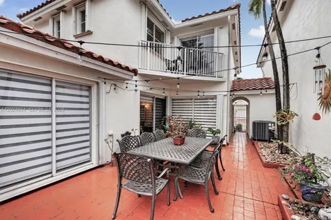$560,000 | 14930 Southwest 104th Street, Unit 27, Miami, FL 33196