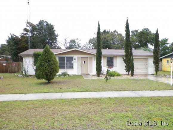 14335 Southwest 39th Ct Road Ocala, FL 34473 - Photo 1 of 1 a front view of a house with a yard