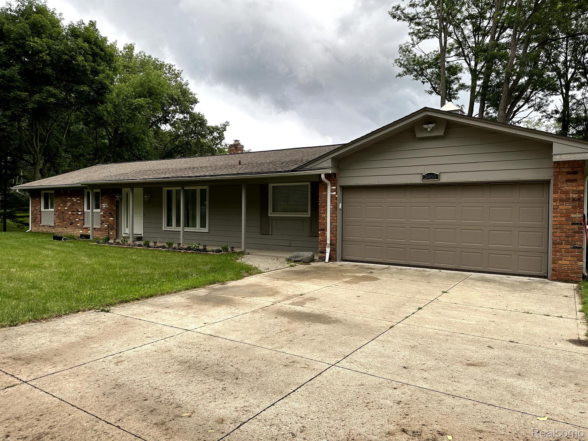 2465 Middlebelt Road West Bloomfield, MI 48324 - Photo 1 of 18 Front v