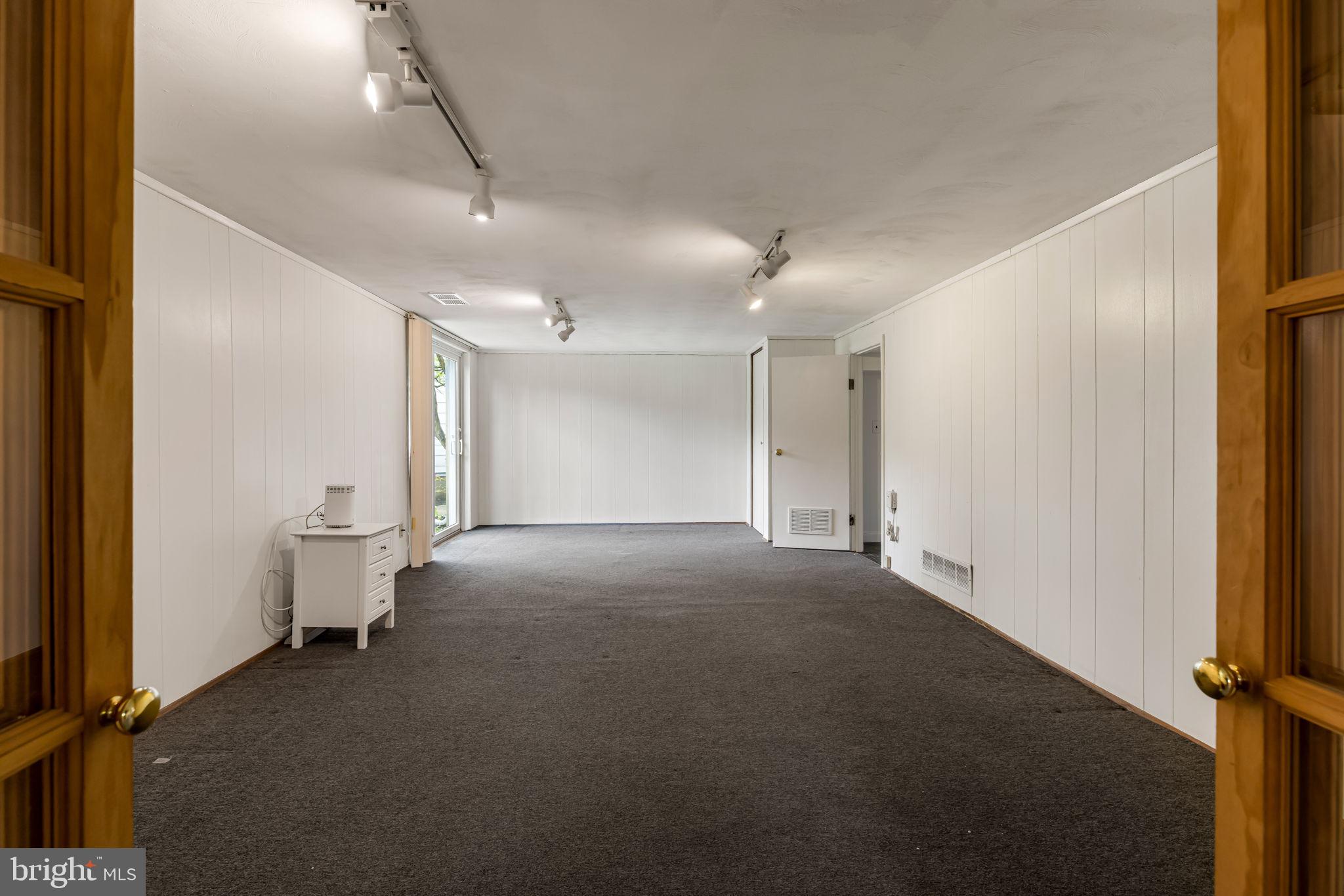 1907 Logwind Road Baltimore, MD 21228 - Photo 33 of 48