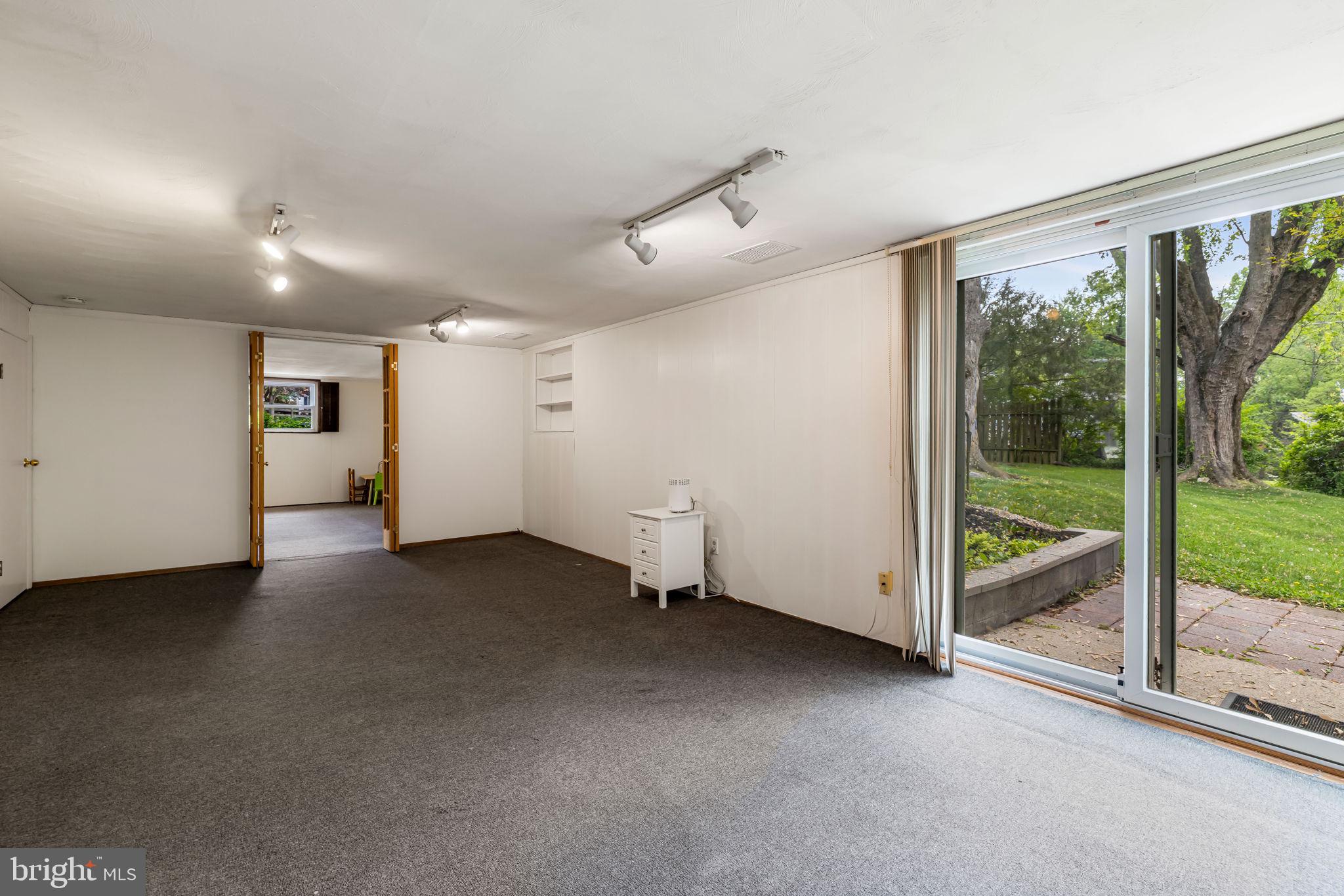 1907 Logwind Road Baltimore, MD 21228 - Photo 34 of 48