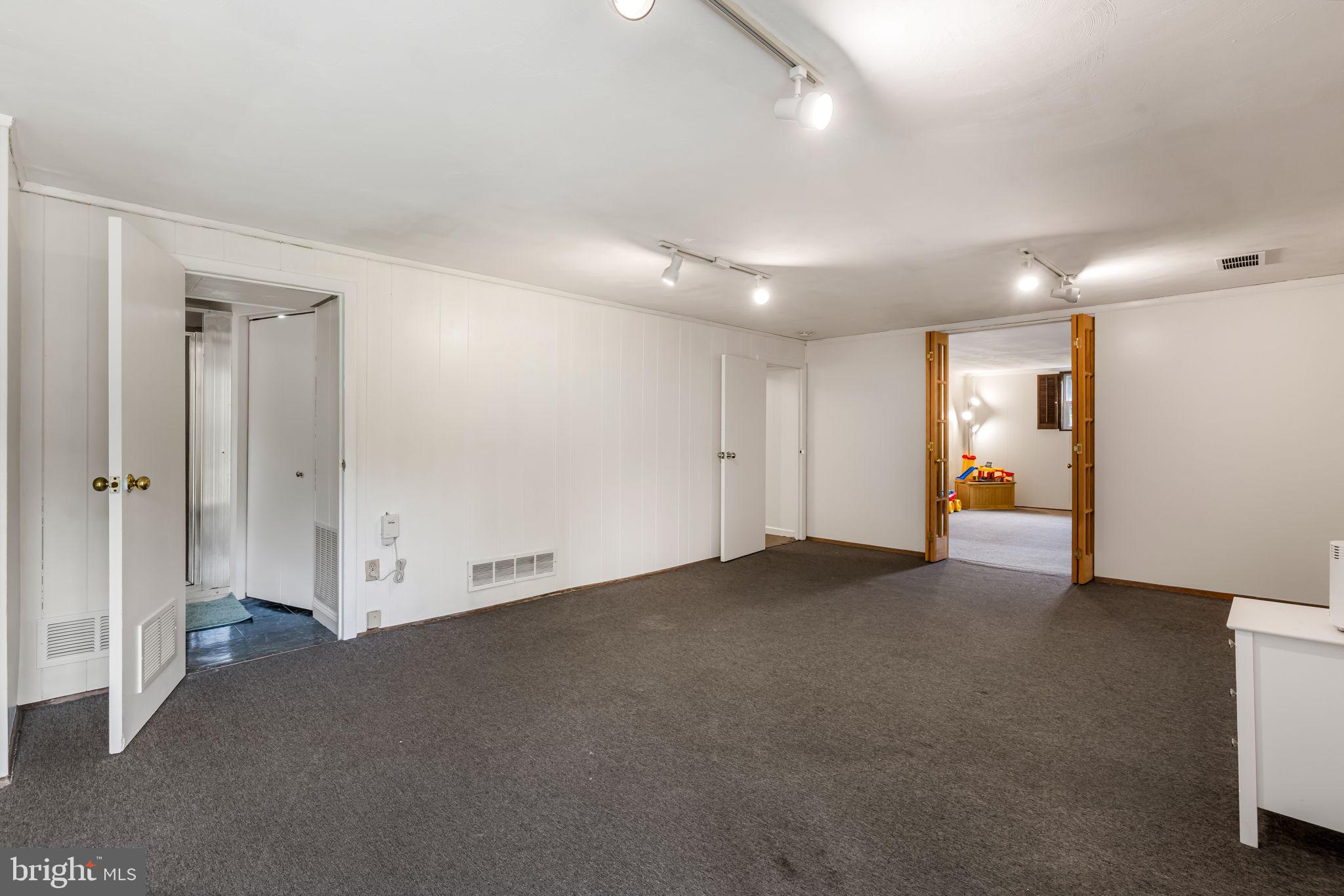 1907 Logwind Road Baltimore, MD 21228 - Photo 35 of 48