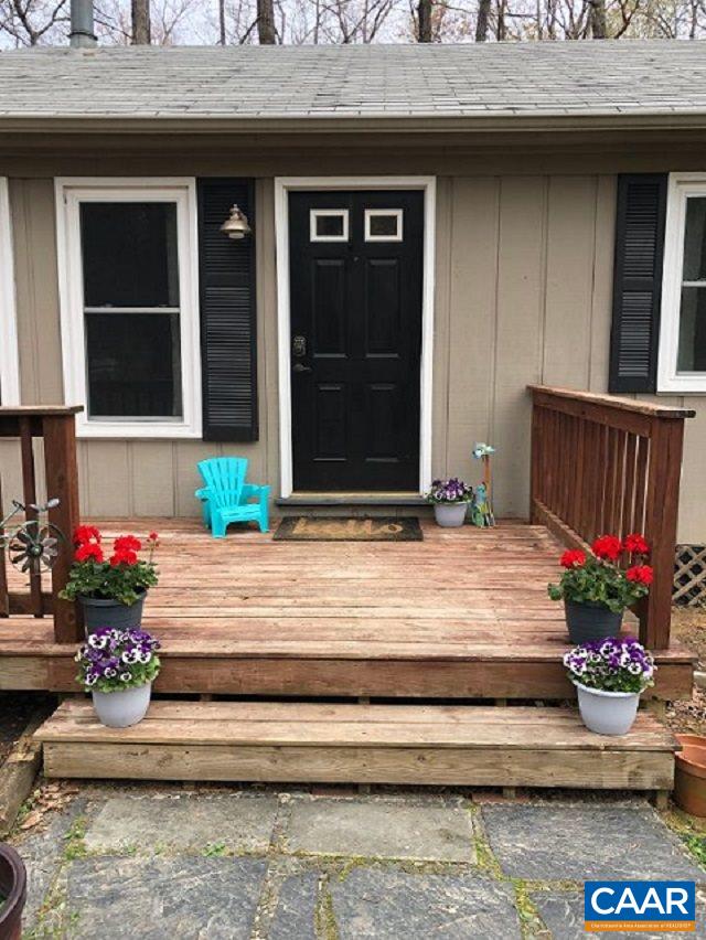 1 Dogleg Road Palmyra, VA 22963 - Photo 2 of 19 a front view of a house