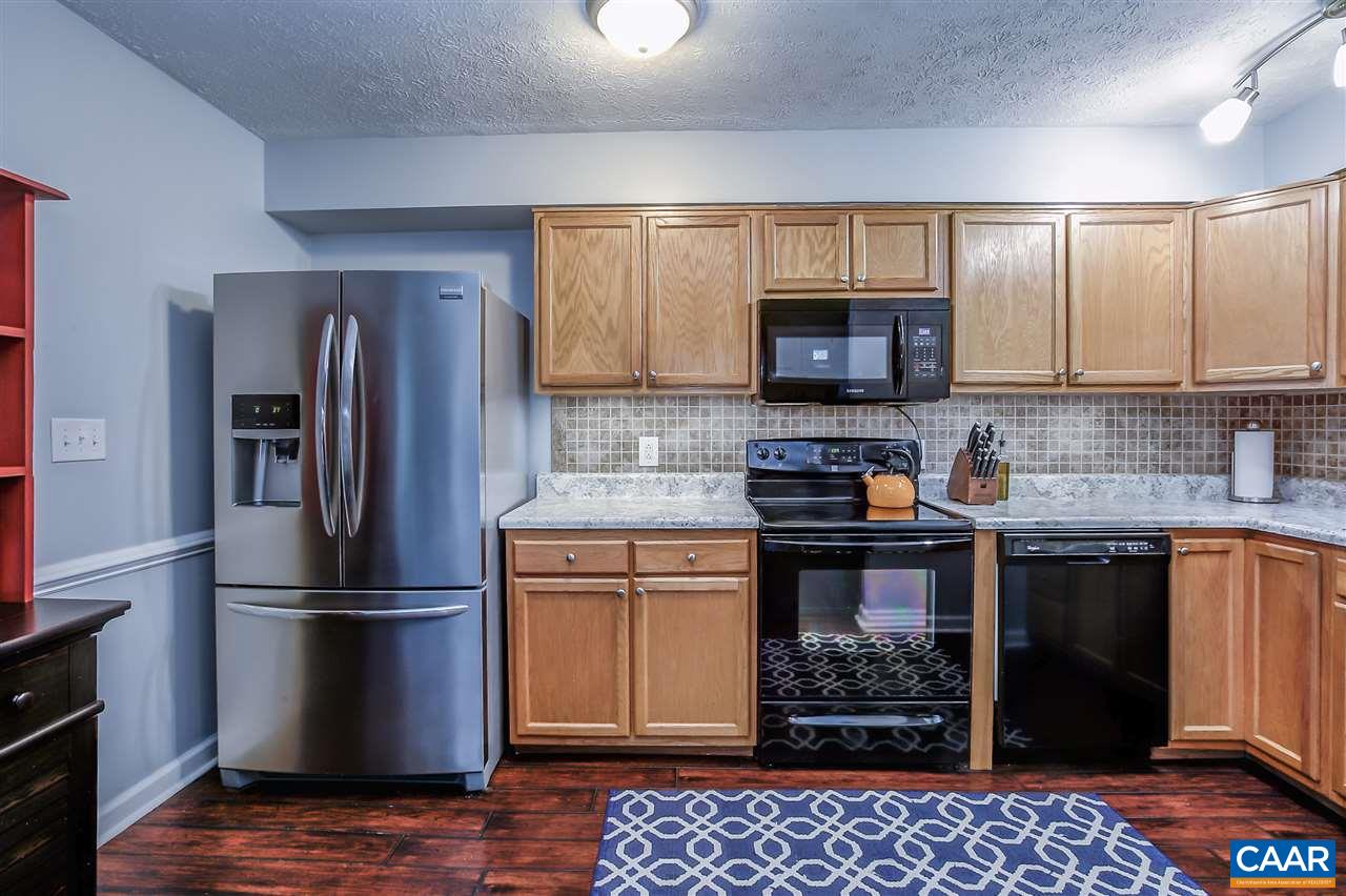 1 Dogleg Road Palmyra, VA 22963 - Photo 4 of 19 a kitchen with granite countertop a refrigerator stove and microwave