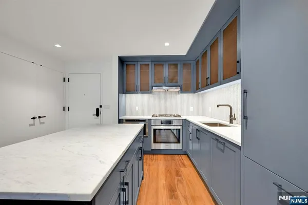 $4,000 | 2 Shore Lane, Unit 408, Jersey City, NJ 07310