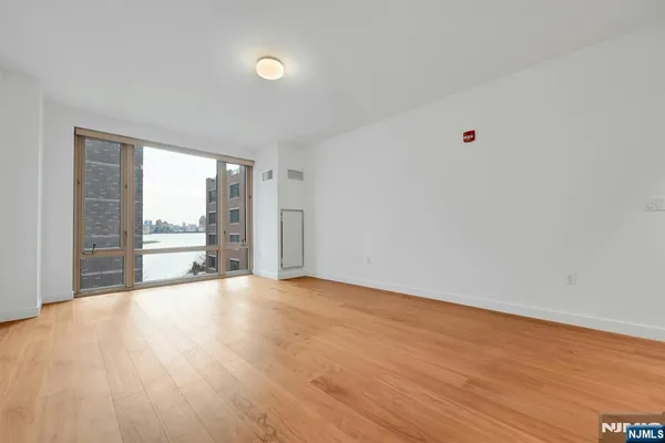 $4,000 | 2 Shore Lane, Unit 408, Jersey City, NJ 07310