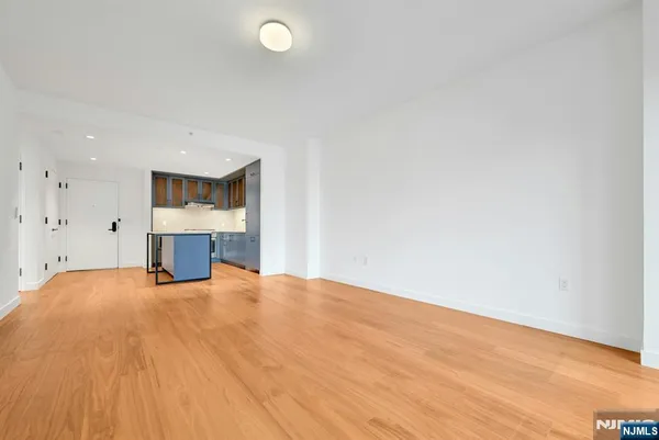 $4,000 | 2 Shore Lane, Unit 408, Jersey City, NJ 07310