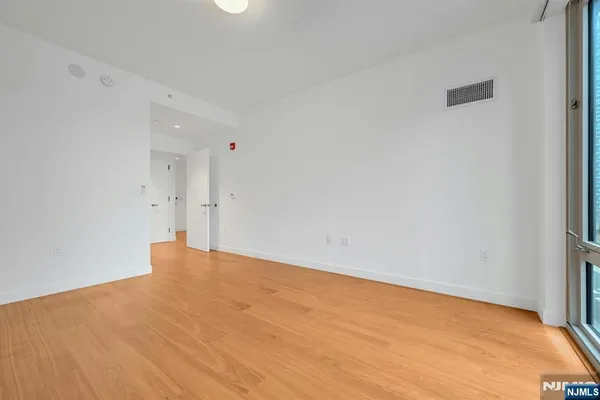 $4,000 | 2 Shore Lane, Unit 408, Jersey City, NJ 07310