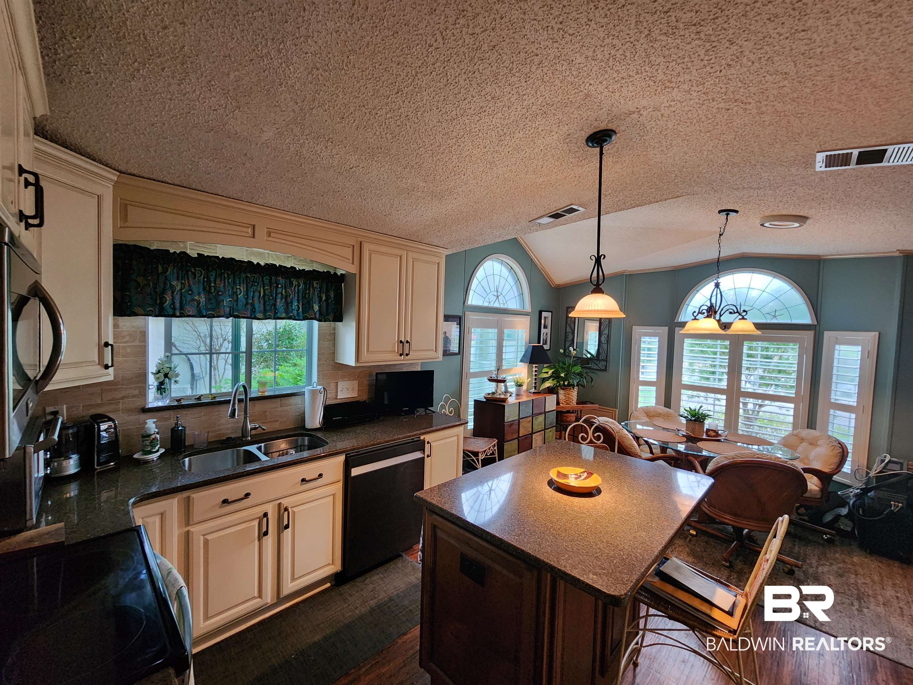 440 Elberta Loop Lillian, AL 36549 - Photo 9 of 40 kitchen/dining
